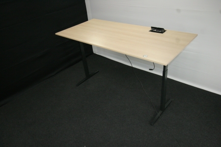 Elektrisch zit/sta bureau / vergadertafel Ahrend (2e hands)