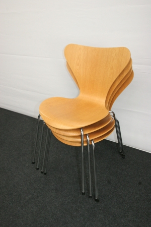 Fritz Hansen Vlinderstoel Series 7 (2e hands)