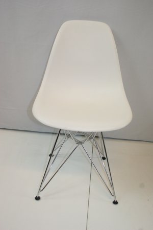 Vitra Eames DSR Plastic Chair Wit