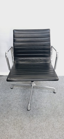 VITRA ALU CHAIR EA 108 in leder (refurbished2e hands)