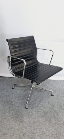 VITRA ALU CHAIR EA 108 in leder (refurbished2e hands)