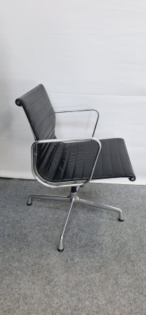 VITRA ALU CHAIR EA 108 in leder (refurbished2e hands)