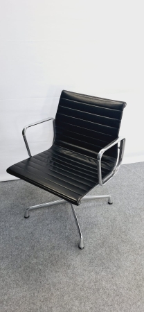 VITRA ALU CHAIR EA 108 in leder (refurbished2e hands)