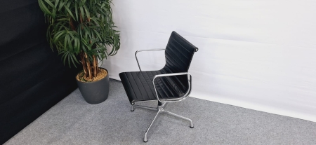 VITRA ALU CHAIR EA 108 in leder (refurbished2e hands)